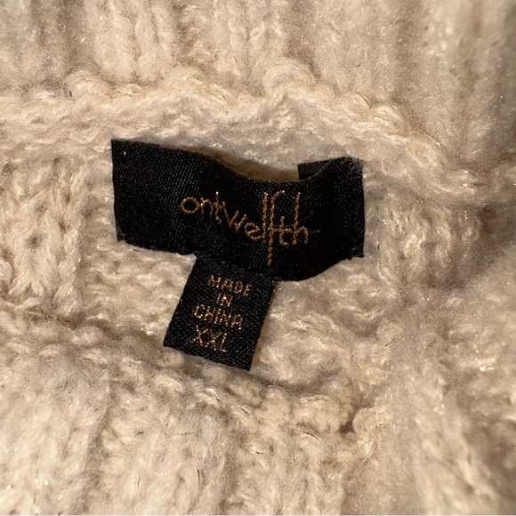 On twelfth Cream and Metallic Gold Cable Knit Turtleneck Sweater, Sleeveless - Picture 3 of 6